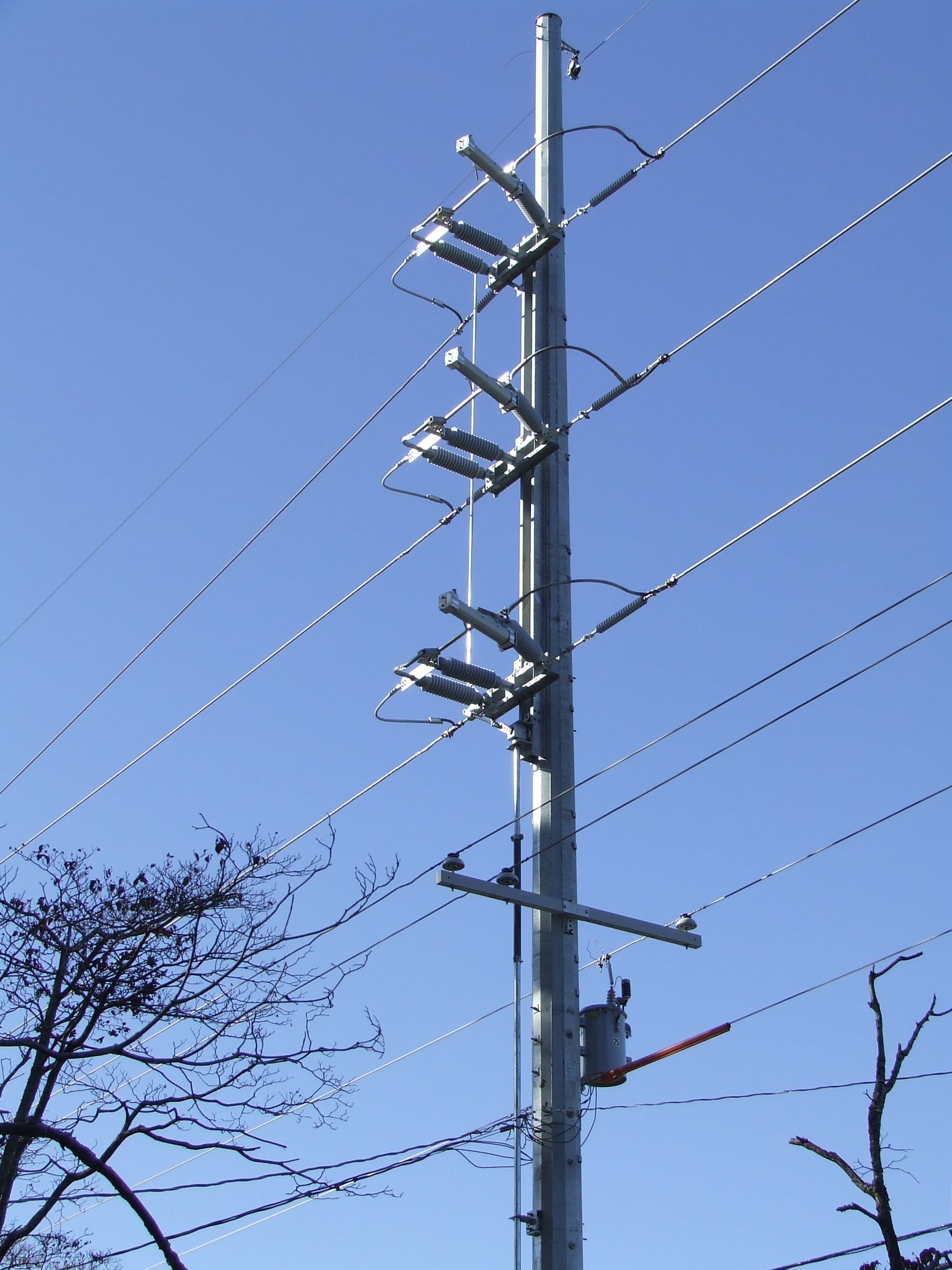 69 kV "Quick Install" vertical break switch